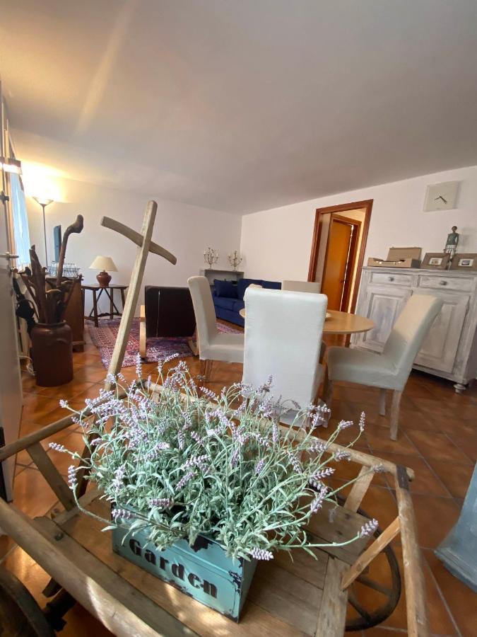 La casetta dalla porta rossa Nebbiuno Esterno foto